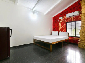 SPOT ON 48430 Hotel Lavish