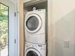 Heated Pool Driftwood Cottage by Rovetravel