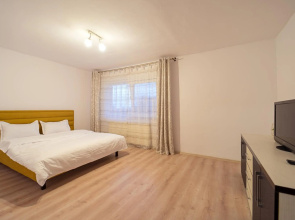 Lovely 2 bedroom, living and private bath apartment