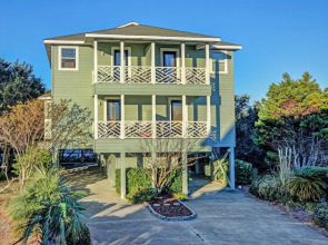 Summer Palace A 2 Bedroom Duplex by RedAwning