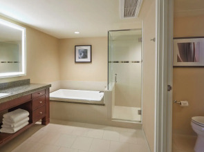 Hilton Hawaiian Village Waikiki Beach Resort