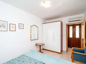 Apartments Lion - Sea House 1