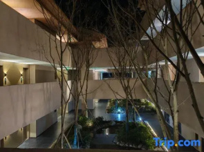 Jianmenguan Xiongguan Yougu Resort Hotel