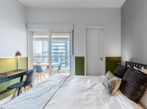 Apartamento Encantador com Sacada Vila Ol Mpia