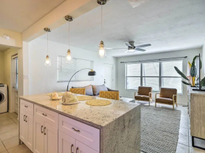 Cute & Cozy Florida Duplex: Walk to Beaches!