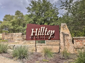 Lake Travis Condo W/ Resort Amenity Access!