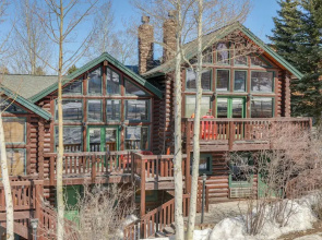 Jackson Condo w/ Fireplace < Half Mi to Snow King!