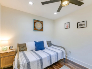 Pet-friendly Rockport Escape: 2 Mi to Beach!
