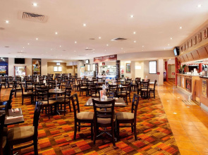Nightcap at Balaclava Hotel
