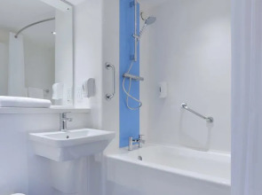 Travelodge Edinburgh Airport Ratho Station