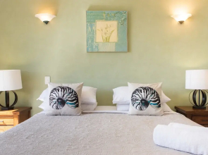 Ocean Views Galore - Airlie Beach