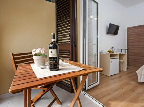 Apartments & Rooms Chiara