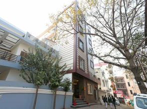 OYO Flagship 12177 Hotel Crystal Inn