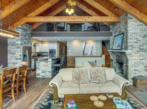 Sauna & Pool Table: Family Home on Lake Chicagon