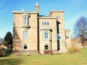 Beautiful 2 to 3 bed apartment with stunning views!