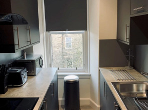 Stylish Apartment In Vibrant Tollcross