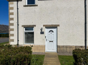 Corran, Glenloch View, Fort William 2-Bedroom Loch Side Flat