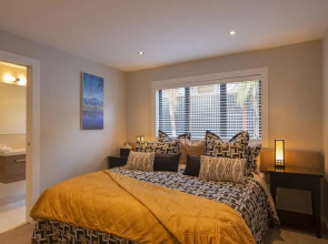 Kohanga Lakeside Villa