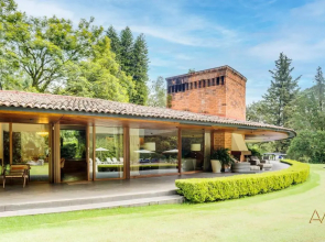 Lavish Villa with Pool I Jacuzzi, Gym & Tennis Court