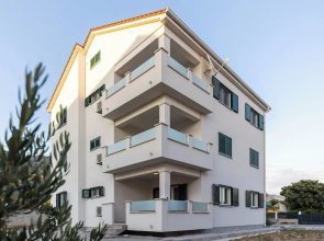 Olive Leaf - Ground Floor Apartment