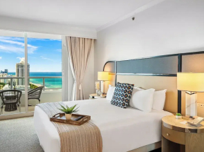 Luxury Vacation Rentals at Fontainebleau Miami Beach by LRMB