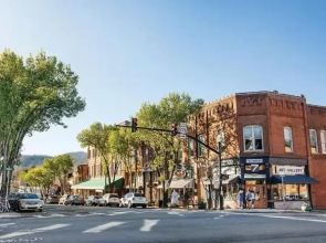 Downtown Brevard Retreat &Cyclists Dream