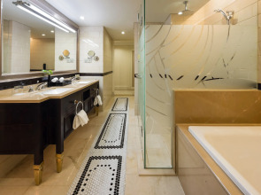 Paramount Gallery Hotel