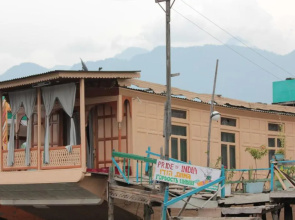 Houseboat Pride of India