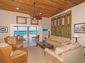 Peaceful Ocean Front Beach House in Bodden Town