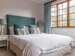 Sandown Estate Apartment
