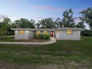 Elwood Park Gem: Spacious 3br Prime Location 3 Bedroom Home