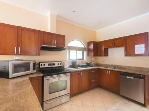 Sunrise 33- 3 Bedroom Poolside Condo