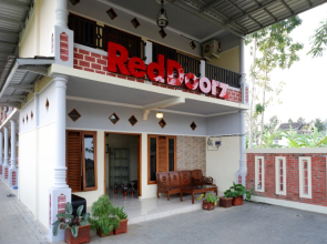 RedDoorz Syariah near Alun Alun Pacitan 2