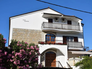 Vila Jelena - Apartment for 6 to 8 persons in Sv Filip i Jakov