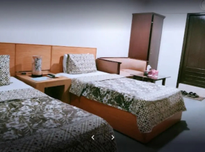 7 S even Guest House