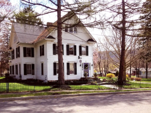 18 Vine Inn & Carriage House