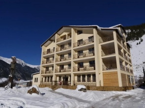 Etikhaus (Yeti House)