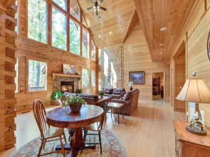 Unbridled Spirit 5 Bedroom Home with Hot Tub