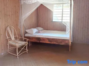 Sawa Sawa Beach Hotel & Backpackers