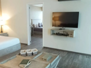 Arqu Medes Space 2bdr Studio Connecting Room