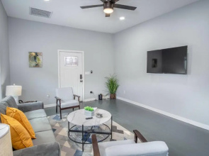 Captivating 4BR 2BA Home Near Awesome Downtown