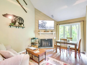 Second-floor Condo w/ Community Pool Access!