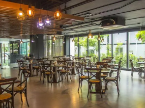 Unique Regency Hotel