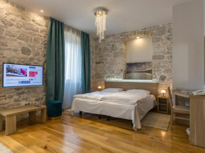 Tifani Luxury Rooms 2