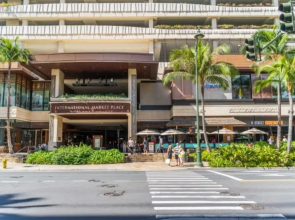 Hawaiian King 506 by RedAwning