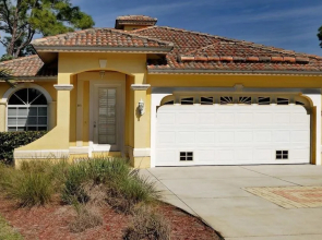 Tuscan Vacation Rental. Stylish 3-Bedroom Getaway Near Vanderbilt Beach Enjoy a Private Pool, Spacious Layout, and Modern Comforts Perfect for Families, Groups, and Pet-Friendly Stays