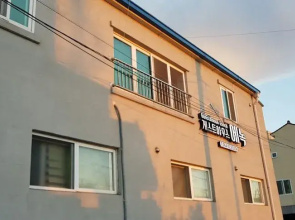 Guesthouse Enoch - Hostel