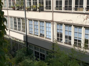 Top cozy apartment in the Upper Marais Area