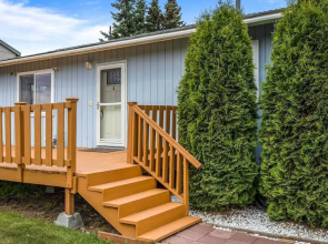 Updated Townhome: Near Airport & Shopping!
