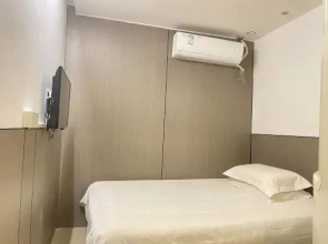 Yibai Chain Hostel Shanghai Hongkou Football Field Two Stores